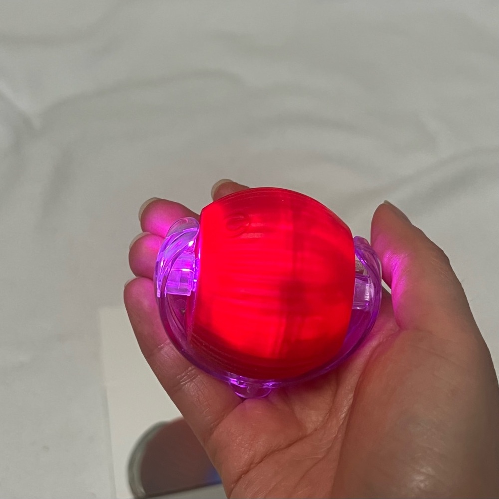 Interactive Red Cat Toy with String - Picture 4 of 10